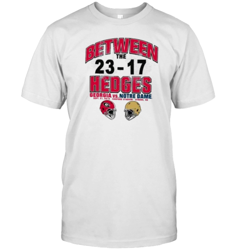 Between The Hedges Georgia Bulldogs Vs. Notre Dame Fighting Irish 2019 Football Score T- Classic Men's T-shirt