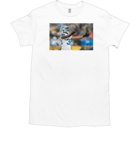 Brian Branch flips off Packers fans after getting ejected T-Shirt
