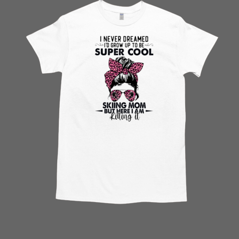 SKIING SUPER COOL SKIING MOM Classic Men's T-shirt