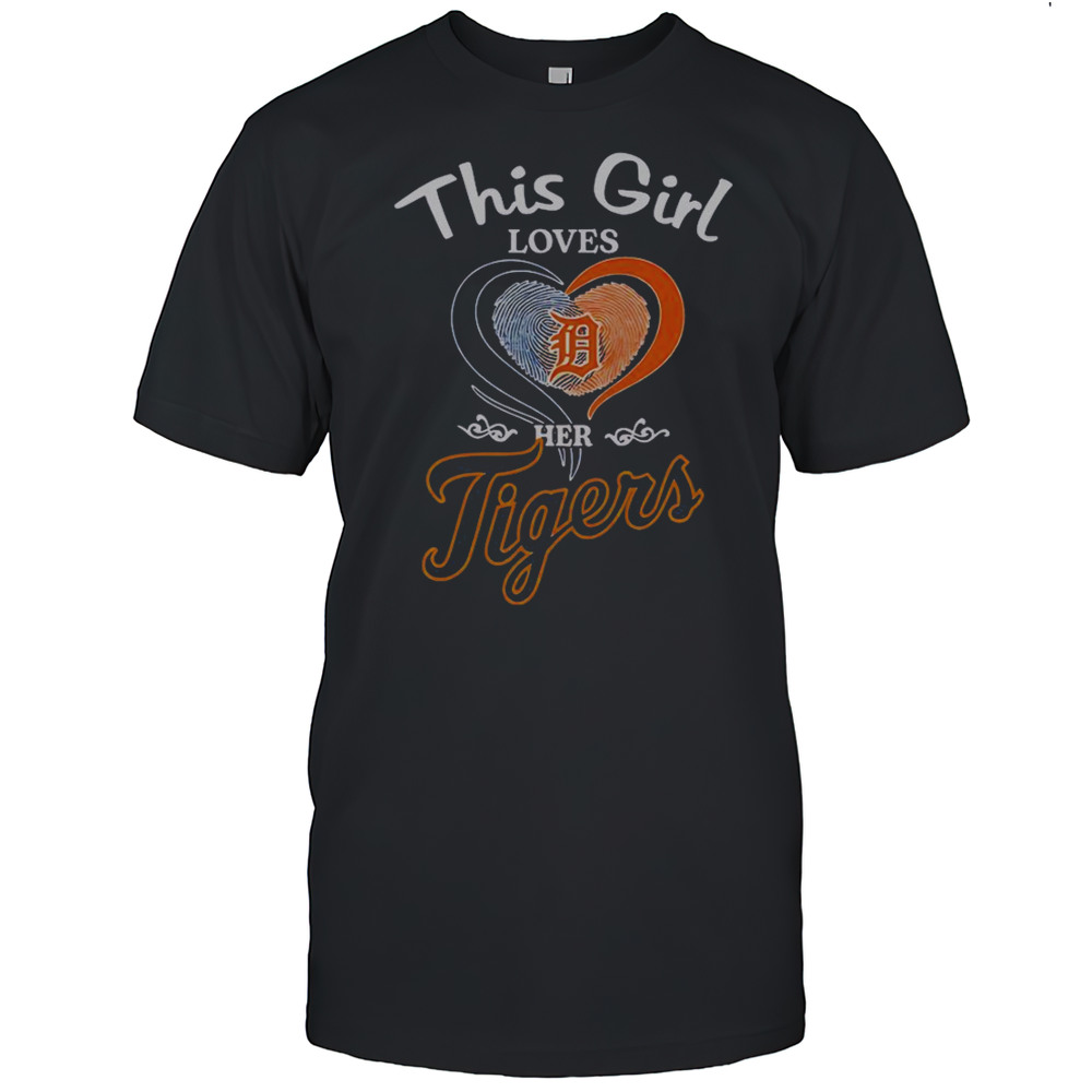 Detroit Tigers This Girl Loves Her Heart Fingerprint T-Shirt