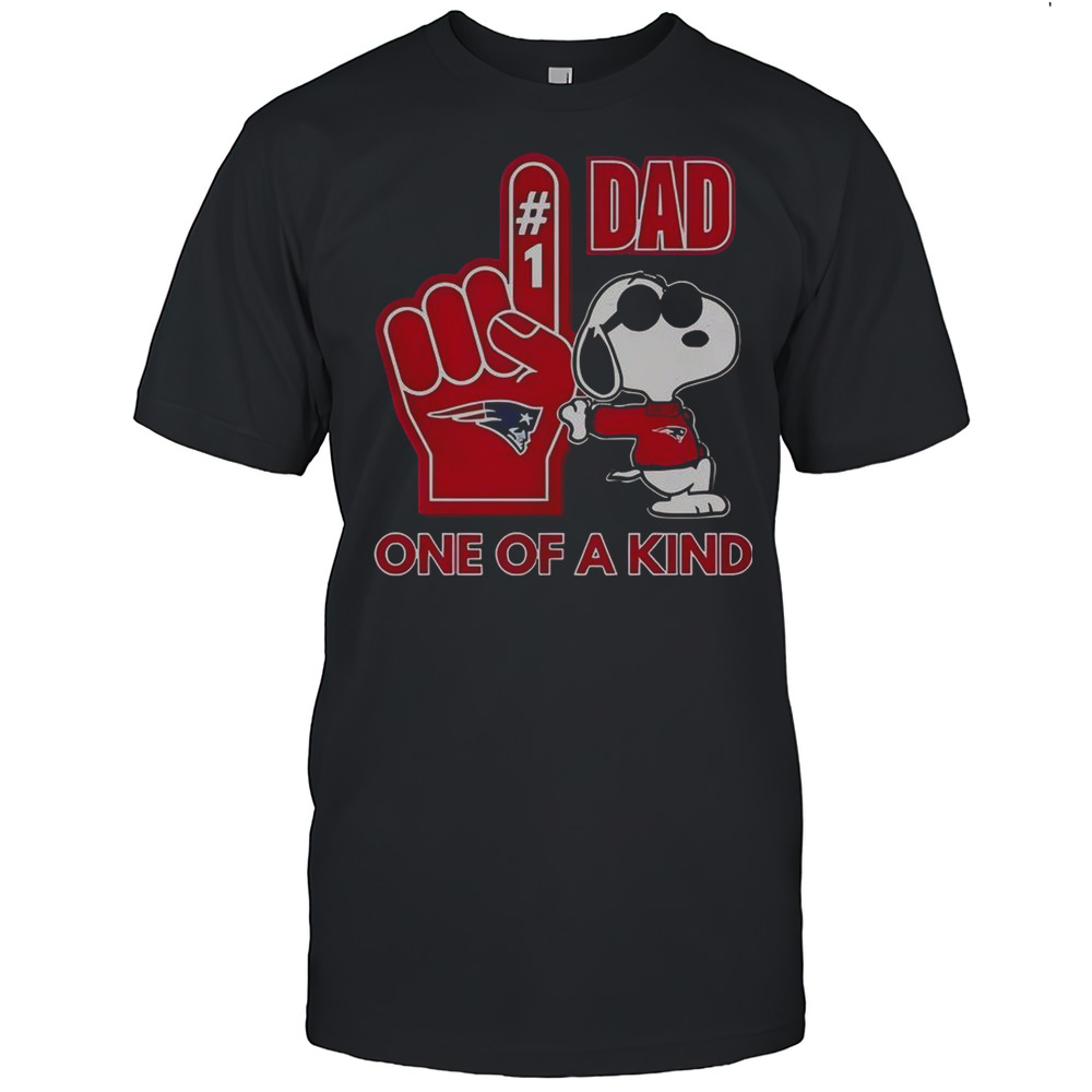 Snoopy New England Patriot 1 DAD One Of A Kind T-Shirt